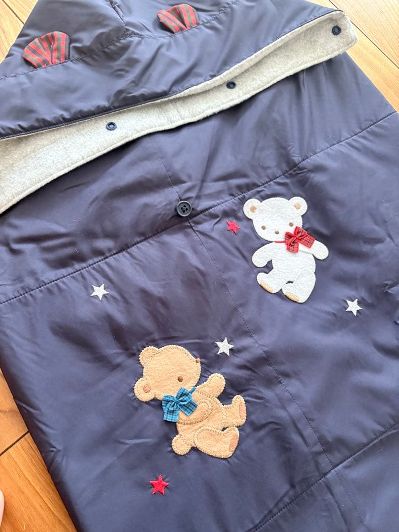 ファミリア3WAYブランケット ネイビー クマ刺繍付き ケープ - メルカリ