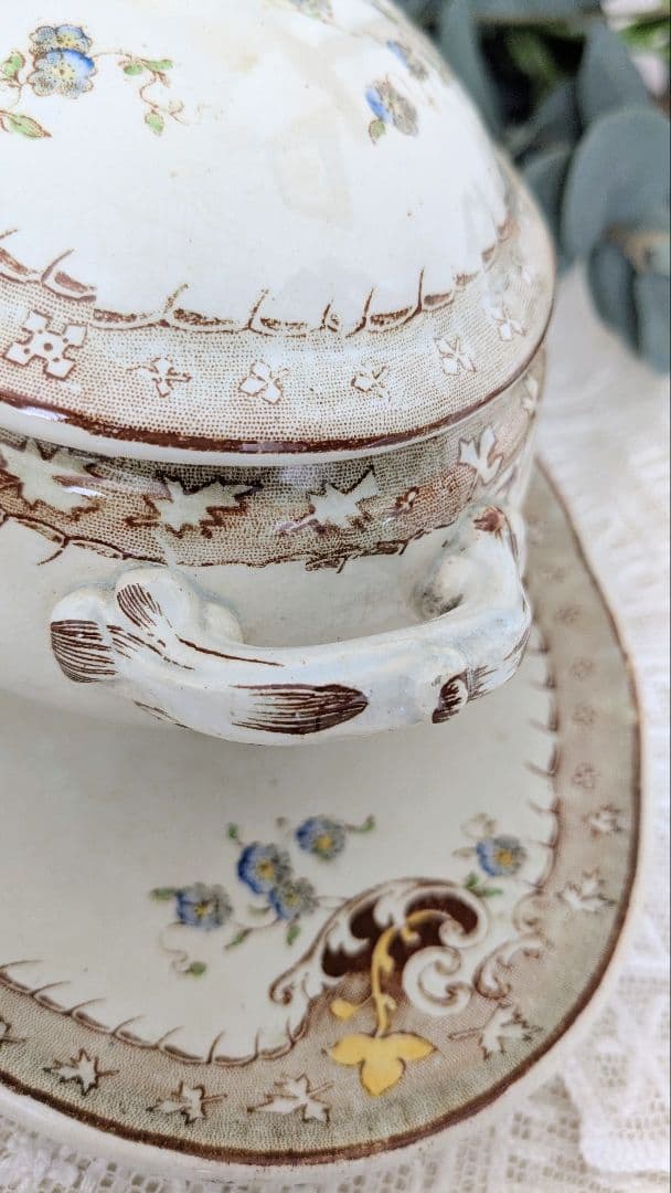 クレイユモントロー alexandra蓋付きソーシエール フランス