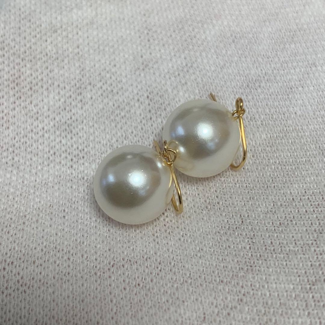 ウ*ー様 《美品！！》⭐︎K18本真珠フックピアス 刻印あり ホワイトパール9.