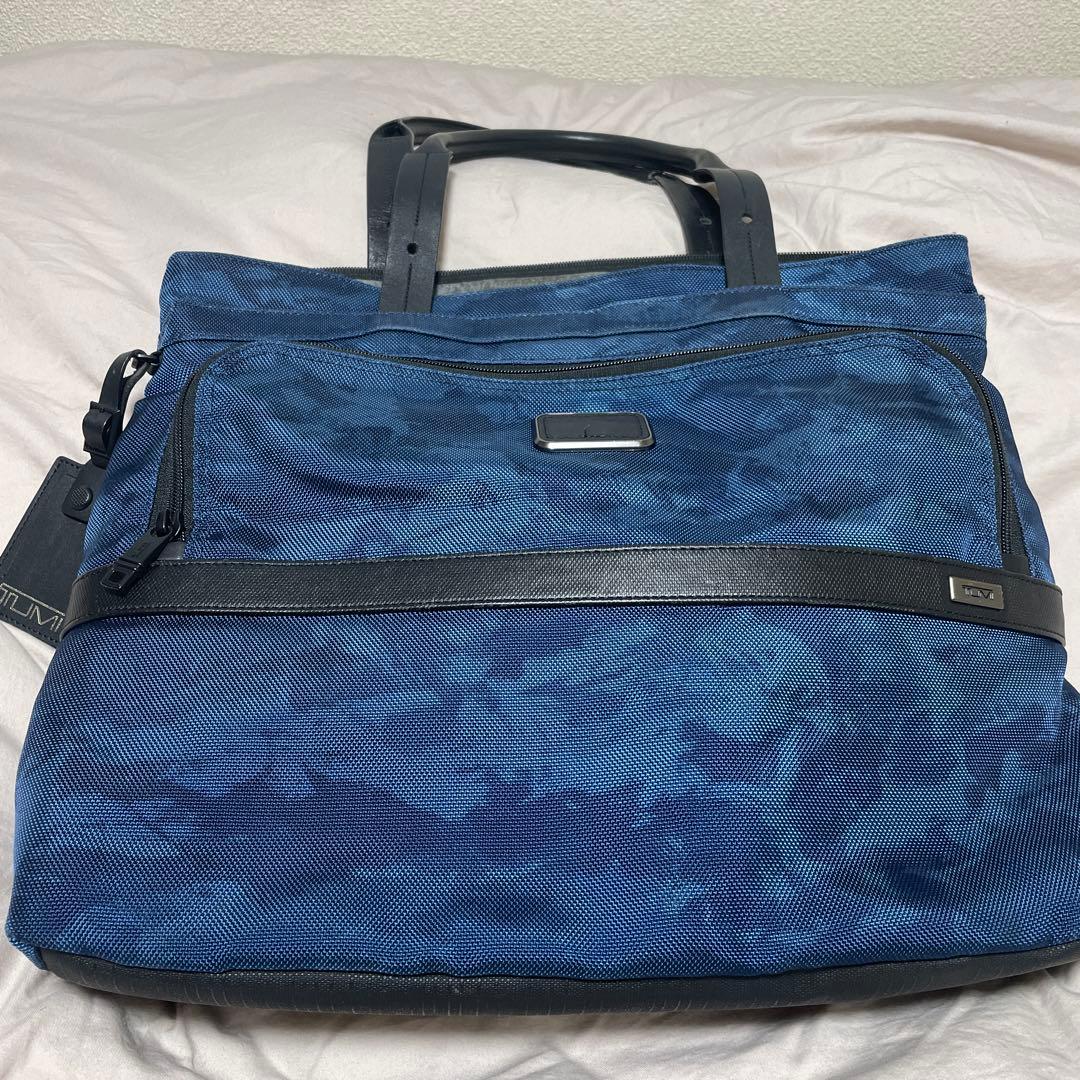 【美品】TUMI ネイビー カモフラージュ トートバッグ SHIPS別注】TUMI: 完全別注モデル エクスパンダブル スクエア トート