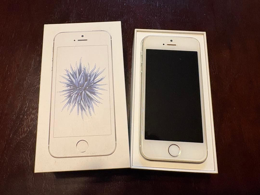 Apple iPhone SE 第1世代 シルバー 本体 箱付き - メルカリ