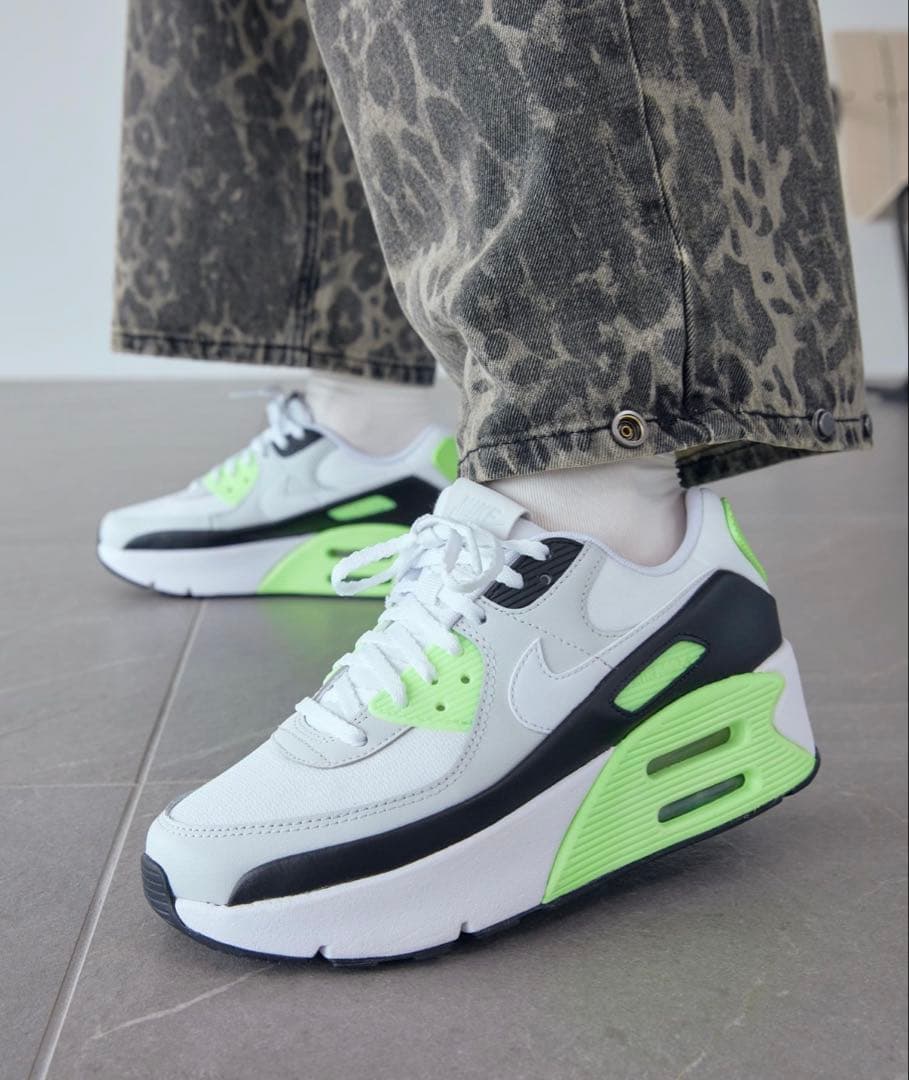 ナイキ エア マックス 90 LV8 ウィメンズシューズ 新品　25センチ NIKE（ナイキ） NIKE AIR MAX 90 LV8 エアマックス レディース