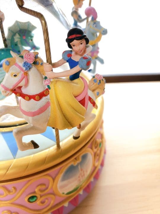 希少☆ディズニープリンセスメリーゴーランドのスノードーム - メルカリ