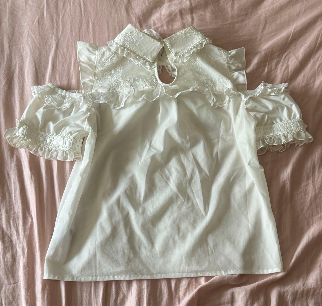 リズリサ BIGリボンオープンショルダーブラウス ホワイト - メルカリ