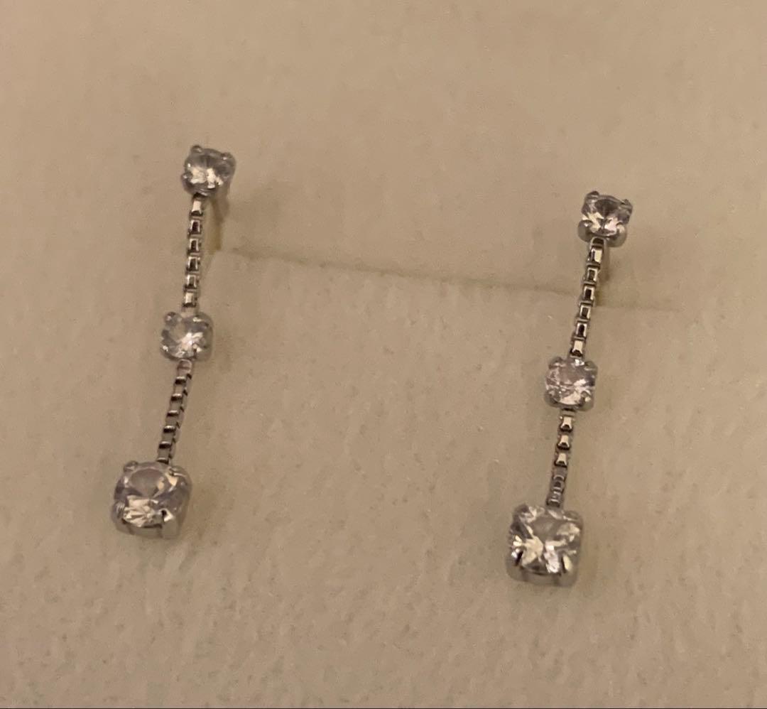 ELLE K18WG ホワイトトパーズ 3ストーン ピアス ホワイトゴールド アクセサリーのプレゼント K18WG ロンドンブルートパーズ＆ホワイト