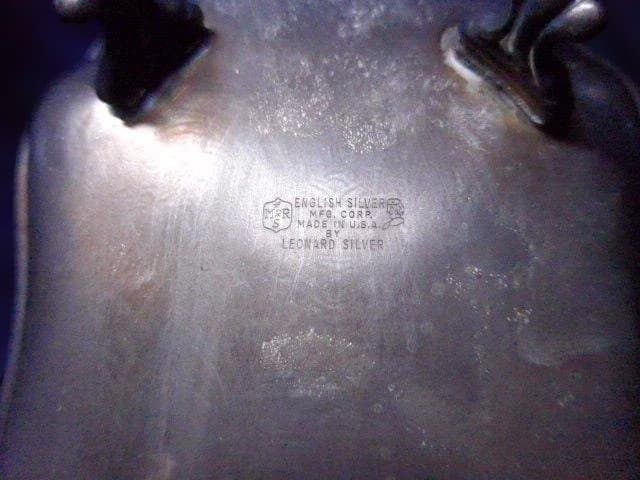 英国銀製品の老舗MFGのレオナルドシルバーの彫刻模様が施された