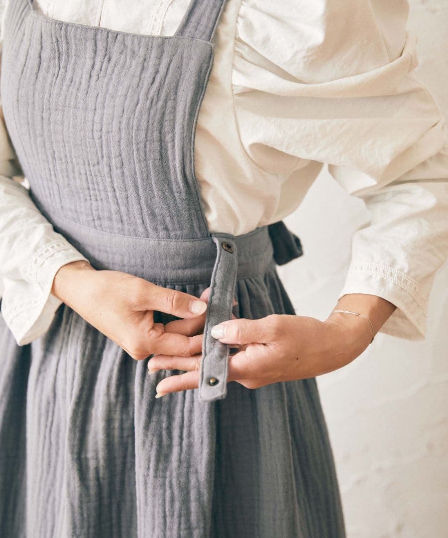 最終値下げ 新品　辻希美　パセリ　コットンガーゼ　エプロン　グレー 辻希美プロデュースのコットンガーゼエプロンがライフスタイルブランド