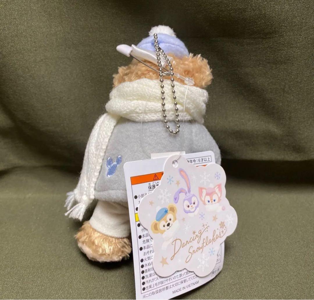 ダッフィー ダンシングスノーフレークス ぬいぐるみバッジ 写真の子お