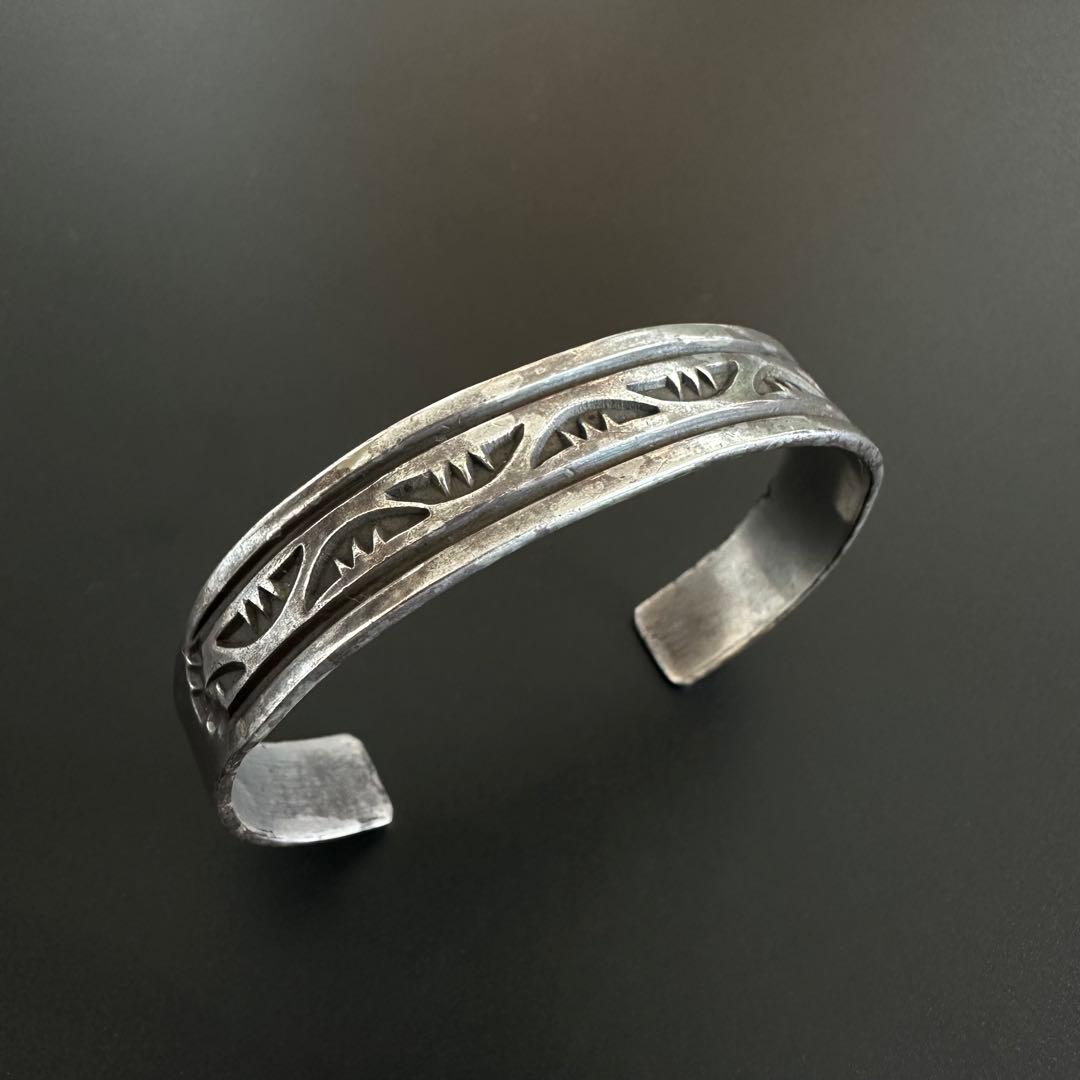 K&M Bill Navajo バングル スタンプワーク 12mm幅 中古・古着通販】NAVAJO (ナバホ) スタンプワークバングル