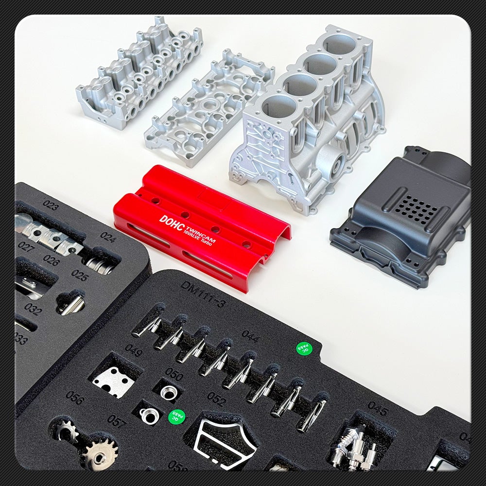 リアルに拘る 細部まで再現された4気筒DOHCターボエンジン模型