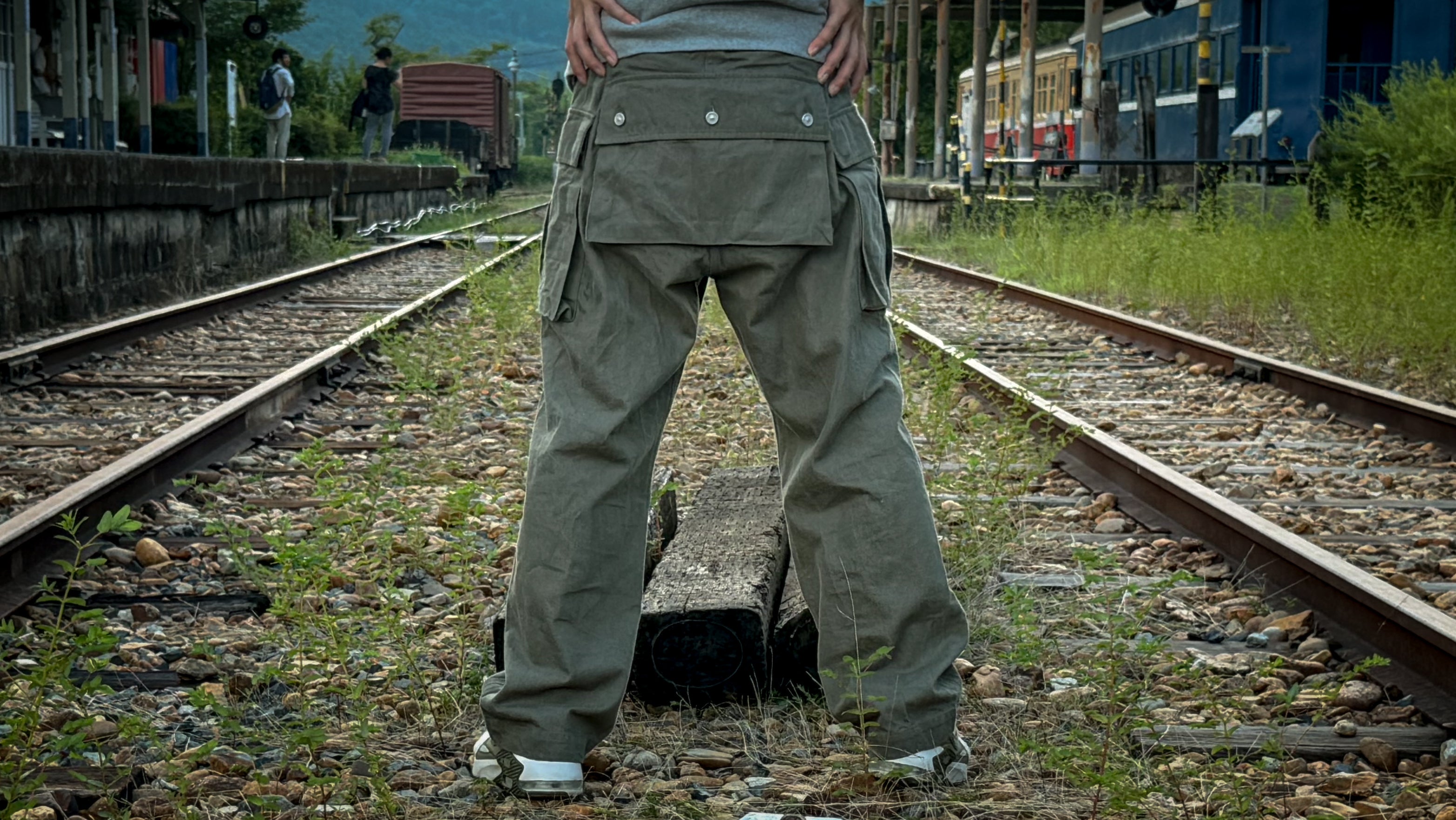 経年変化を楽しめ！“グリーンデニム”で甦る、伝説のモンキーパンツ