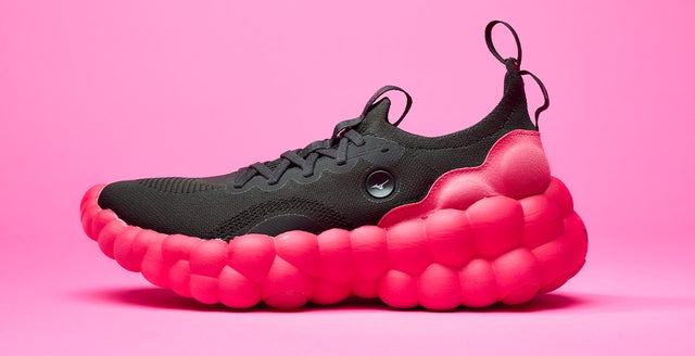 高次元のクッション性×反発力で歩くのがクセになる。機能性ミニマル