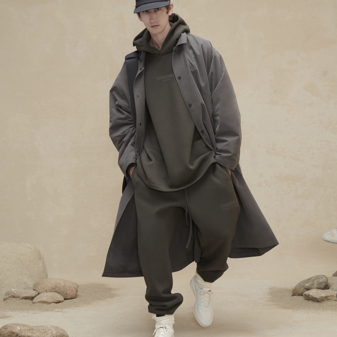 ESSENTIALS FEAR OF GOD】エッセンシャルズからスウェットセットアップ