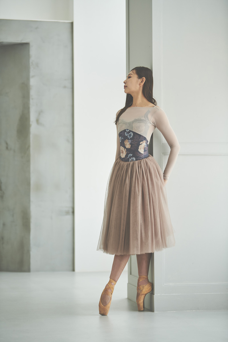 stina / type L long ribbon / old flower charcoal