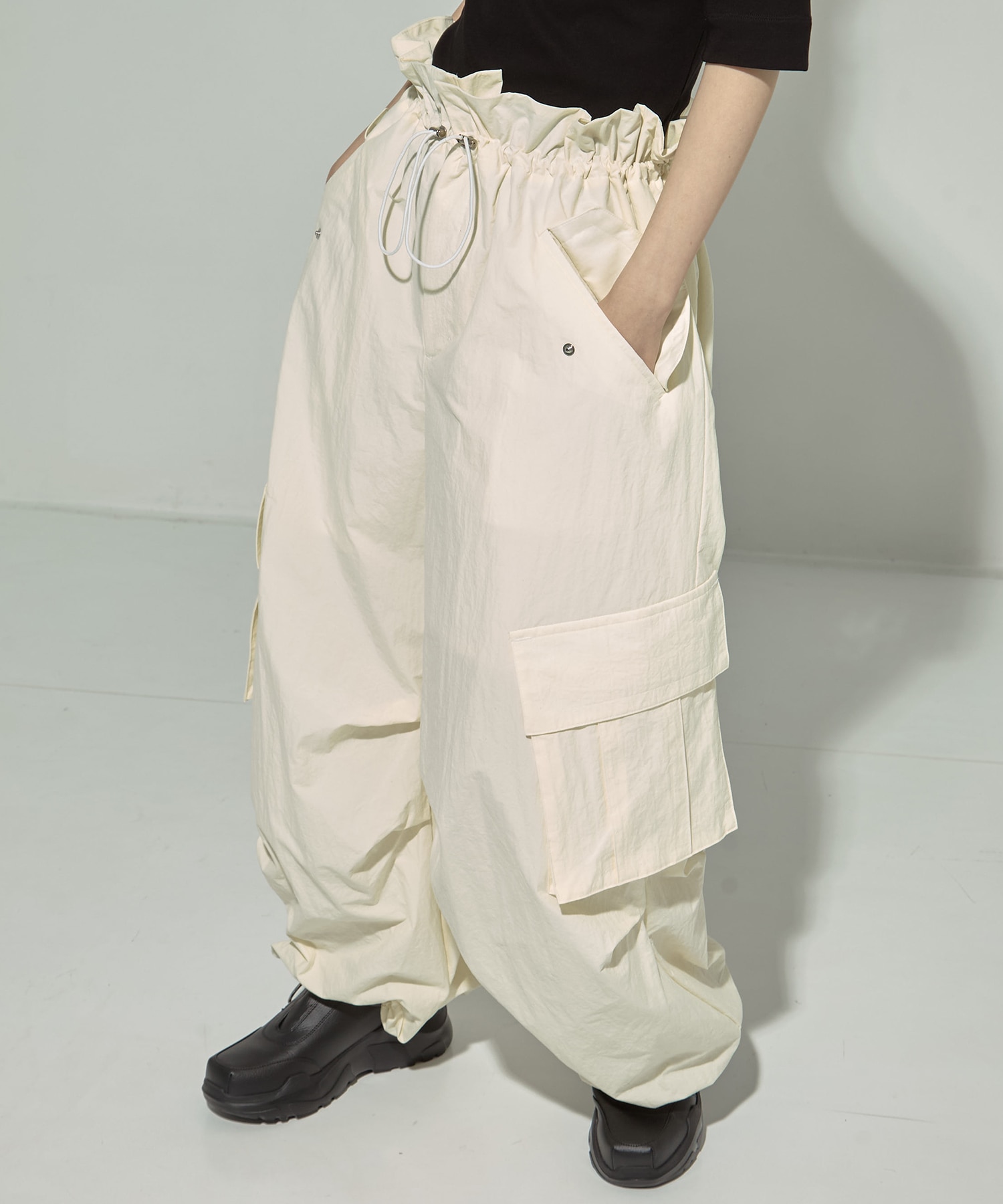 Parachute Cargo Pants(1 OFF WHITE): STUDIOUS: WOMENS｜ STUDIOUS