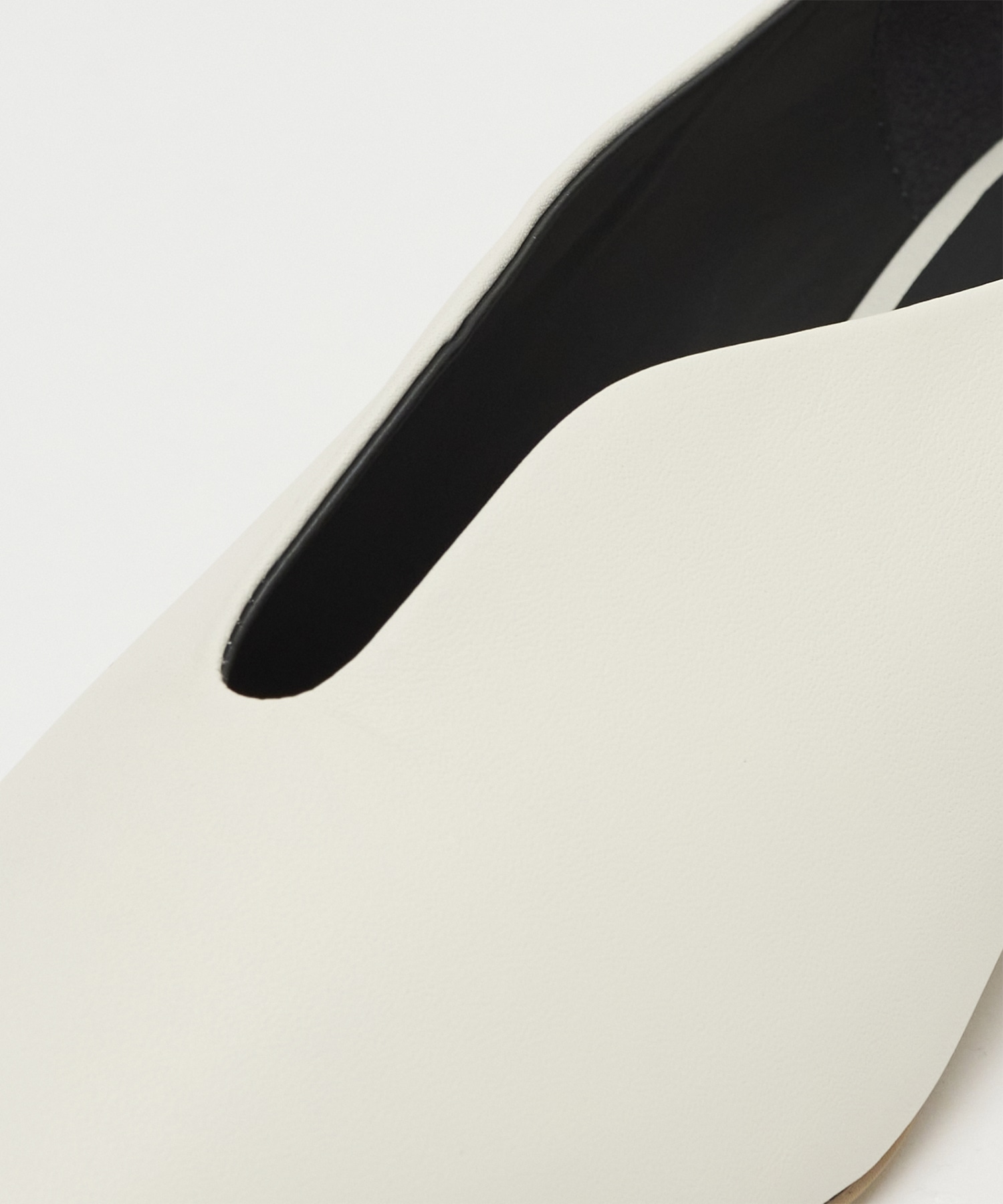 Curved Line Low Heel Pumps(22.5 WHITE): Mame Kurogouchi: WOMENS